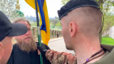 В Киево-Печерской лавре военный не смог заставить священника взять флаг Украины