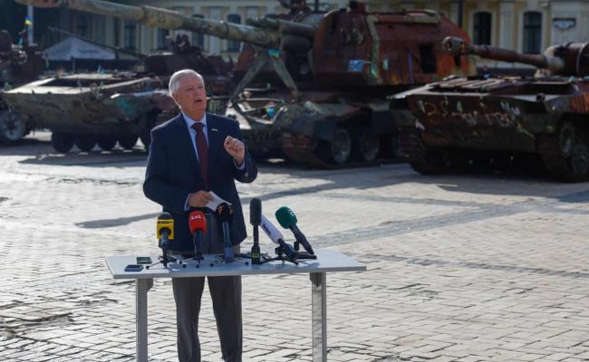 Версии причин смерти ширятся: Грэм* попал под российский ракетный удар на Украине Версии причин смерти ширятся: Грэм* попал под российский ракетный удар на Украине