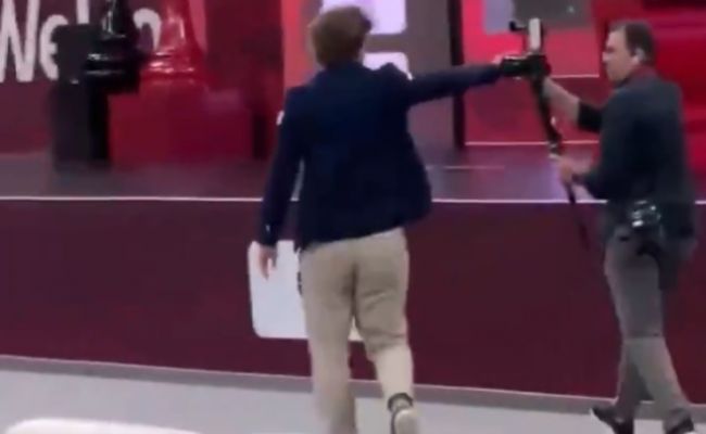 Карлсен проиграл Артемьеву: оператор получил по камере Карлсен проиграл Артемьеву: оператор получил по камере