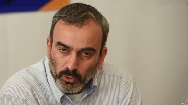 Саргсян призвал захвативших здание полиции в Ереване сложить оружие