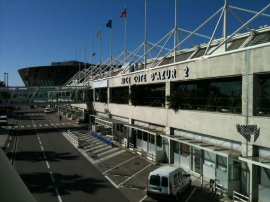 Аэропорт Ниццы возвращается к обычному режиму работы после эвакуации