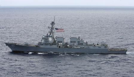 Эсминец ВМС США приблизился к спорным островам в Южно-Китайском море