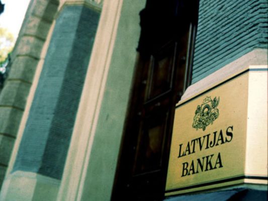 В Латвии задержали руководителя ЦБ страны по делу о коррупции