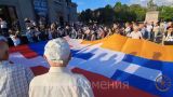 Карабахцы начали забастовку на стульях в центре Еревана