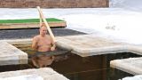 «Православный вождь» — Путин традиционно окунулся в Иордань