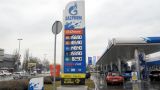 В Сербии дешевеет бензин