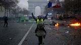 Во Франции прошли массовые протесты против коронавирусных ограничений