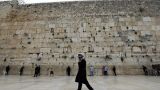Израиль держит удар вируса: Стена Плача продезинфицирована