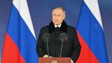 Путин поздравил россиян с Днем защитника отечества