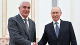 Путин поздравил Камболова с победой на выборах президента Южной Осетии