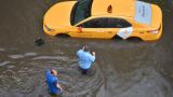 Эксперты: Медицинские маски стали причиной потопа на московских улицах