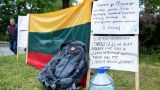 Удравший в Литву противник Лукашенко объявил голодовку у здания МВД