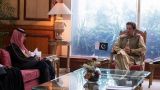 Имран Хан провёл переговоры с главой МИД Саудовской Аравии