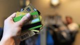В Крыму можно будет снять деньги с банковских карт через кассы магазинов