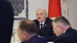 Лукашенко посоветовал чиновникам отдать свои зарплаты крестьянам