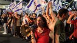 В Тель-Авиве автомобиль въехал в участников протестной акции