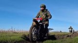 Минобороны: Штурмовики группы «Днепр» совершенствуются в управлении мотоциклами