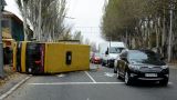ДТП в Макеевке: Автобус наскочил на пень и перевернулся, есть пострадавшие