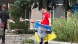 Два иностранца прошлись по улицам Киева с нацистской символикой