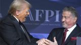 Трамп вручил награду Сильвестру Сталлоне
