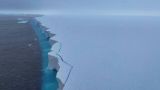 Крупнейший на Земле айсберг раскололся на мелкие части
