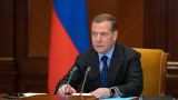 Поставляемое Западом железо не спасет распадающуюся на части Украину — Медведев
