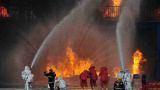 На востоке Китая горит гостиница: внутри блокированы люди