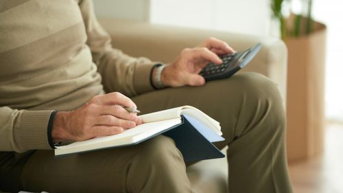 The life of a pensioner in Crimea and "free Ukraine": 310 loaves of bread against 100