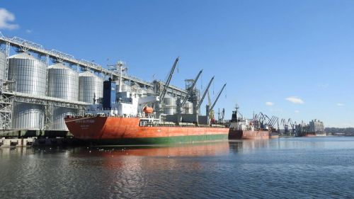 Заблокированные в порту Николаева корабли ВСУ используют для запуска дронов