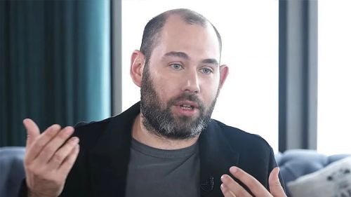 Сбежавший из России комик поскандалил с пенсионерами в Израиле