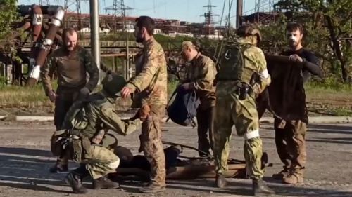 Минобороны показало кадры сдачи в плен украинских боевиков с «Азовстали»