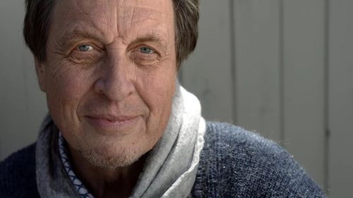 Отец Маска предложил перевести одну из русских песен — символов войны на языки мира