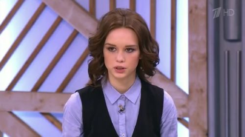 The scandalous heroine of "Let them talk" is accused of distributing pornography