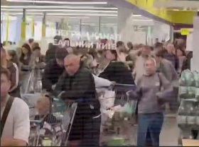 While Zelensky and Co. arrange a show for Trump's envoys, the people of Kiev empty the counters