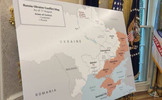 Трамп поставил Зеленского перед фактом: Белый дом опубликовал фото с картой Украины