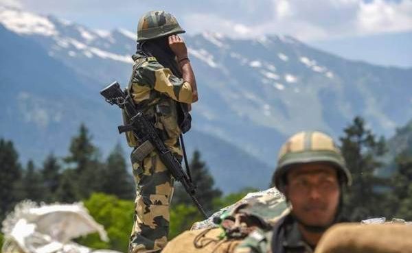 «Слегка напряжённые» Индия и Китай стягивают ударные силы на границу
