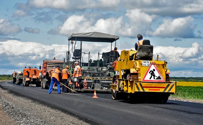 На ремонт дорог в регионах России выделено 4,95 млрд рублей