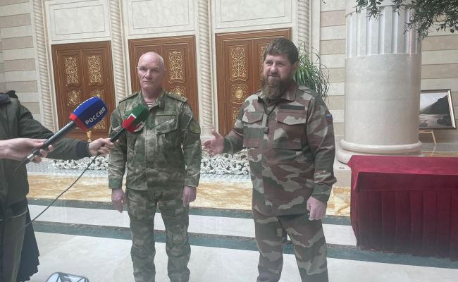 Кадырову вручили погоны генерал-лейтенанта