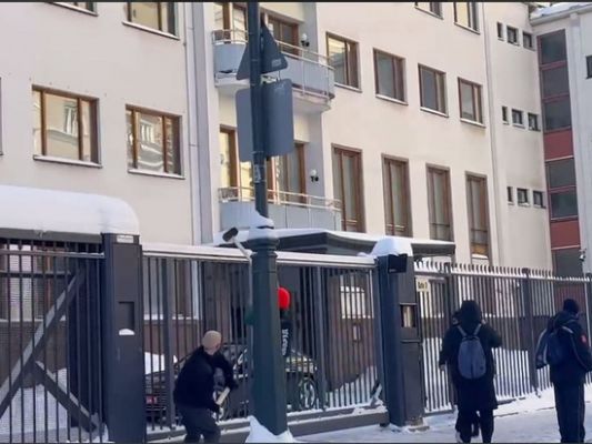 Unknown men threw clubs at the Finnish embassy in Moscow