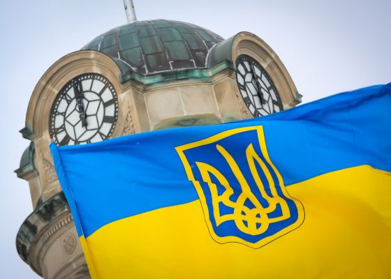 Приостановка военной помощи от США привела к хаосу на Украине — The Economist