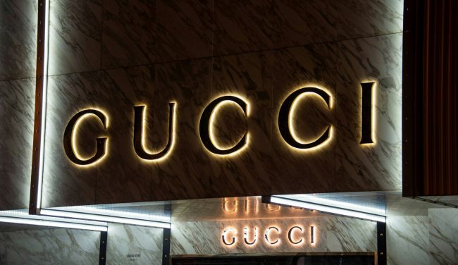 Многим уже не до роскоши: продажи Gucci обрушились на 25% в первом квартале