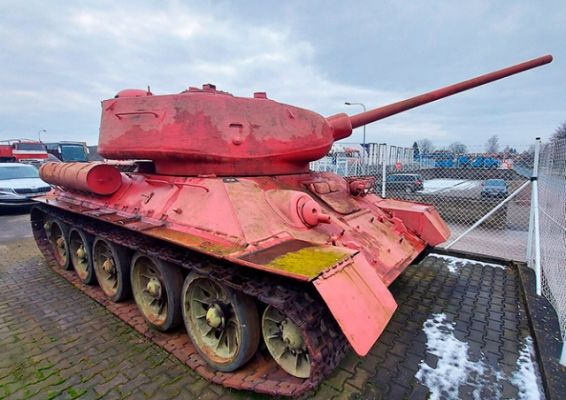 Житель Чехии сдал в полицию танк 1 a09e5d8bb32e4b05014eb4f03b374 Житель Чехии сдал в полицию танк