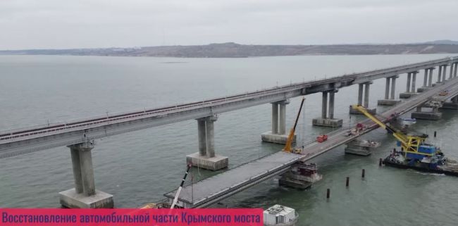 Хуснуллин: На Крымском мосту надвинули половину пролетов