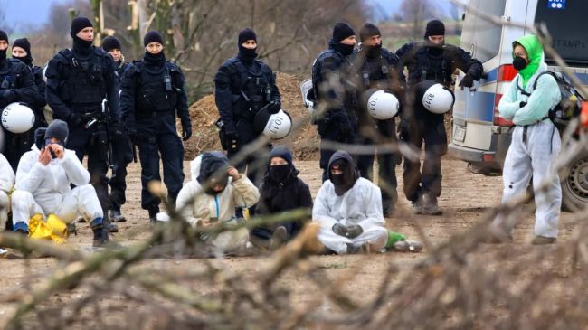 German police evict eco-activists from village – EADaily – Crisis in Germany.  News crisis.  Crisis in Germany today.  Economic crisis in Germany.  Energy crisis in Germany.  Global crisis 2023. Crisis 2023.