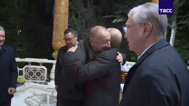 Объятия в Душанбе: Путин победил Алиева в дипломатической игре, послав сигнал Западу