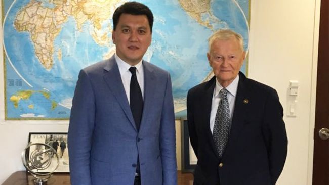 Asistentul președintelui Kazahstanului pentru afaceri politice Yerlan Karin și Zbigniew Brzezinski